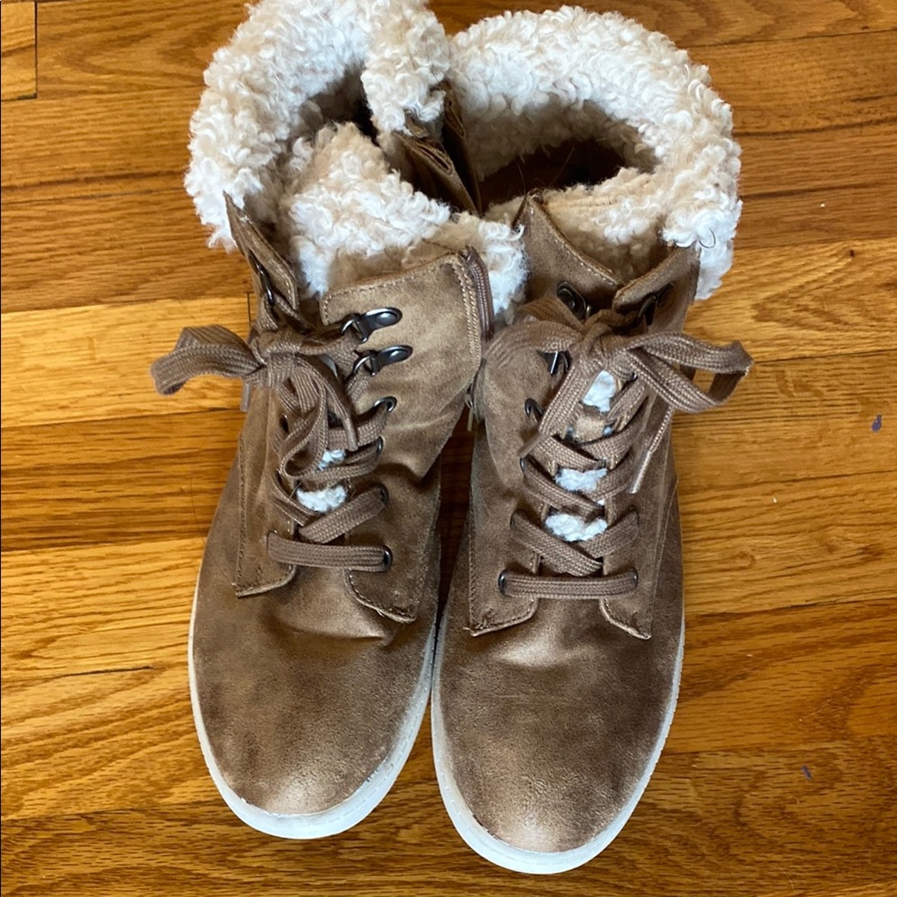 Brown and Cream Winter Boots with Faux Fur Lining